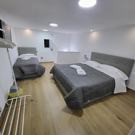 Apartament L'Approdo Di Dante Neapol Zewnętrze zdjęcie