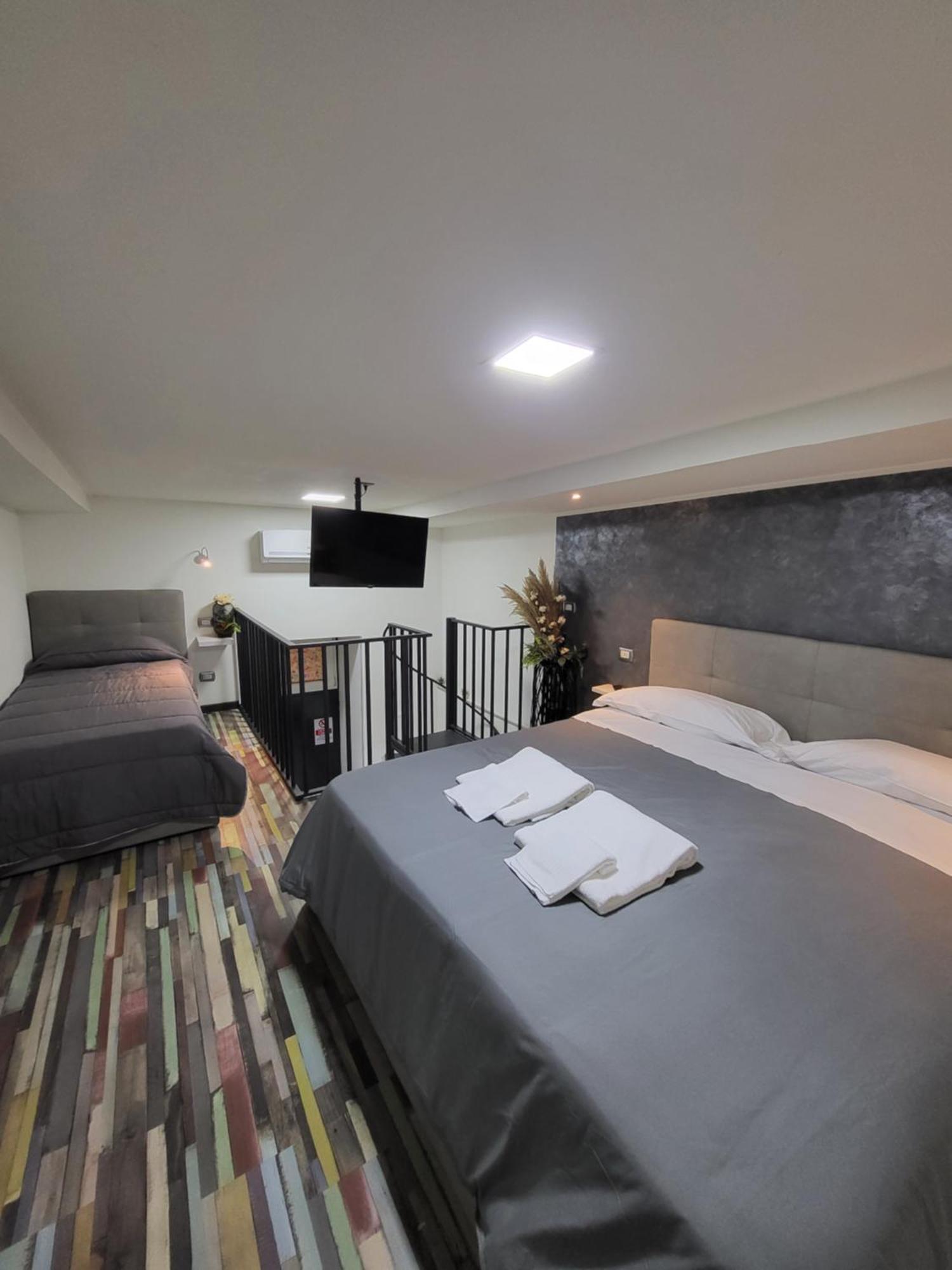 Apartament L'Approdo Di Dante Neapol Zewnętrze zdjęcie