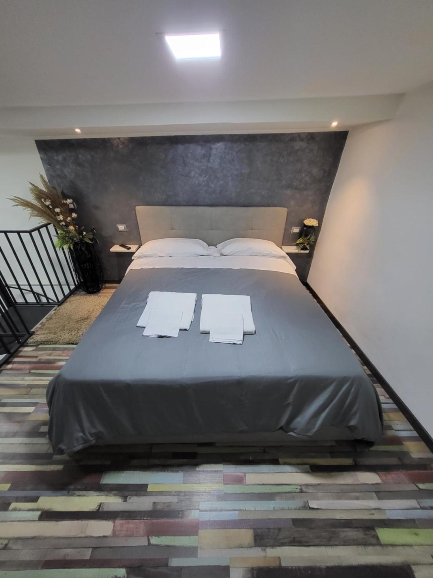Apartament L'Approdo Di Dante Neapol Zewnętrze zdjęcie