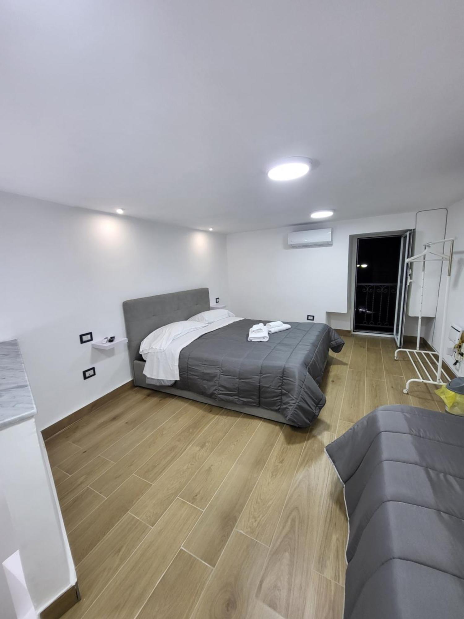 Apartament L'Approdo Di Dante Neapol Zewnętrze zdjęcie